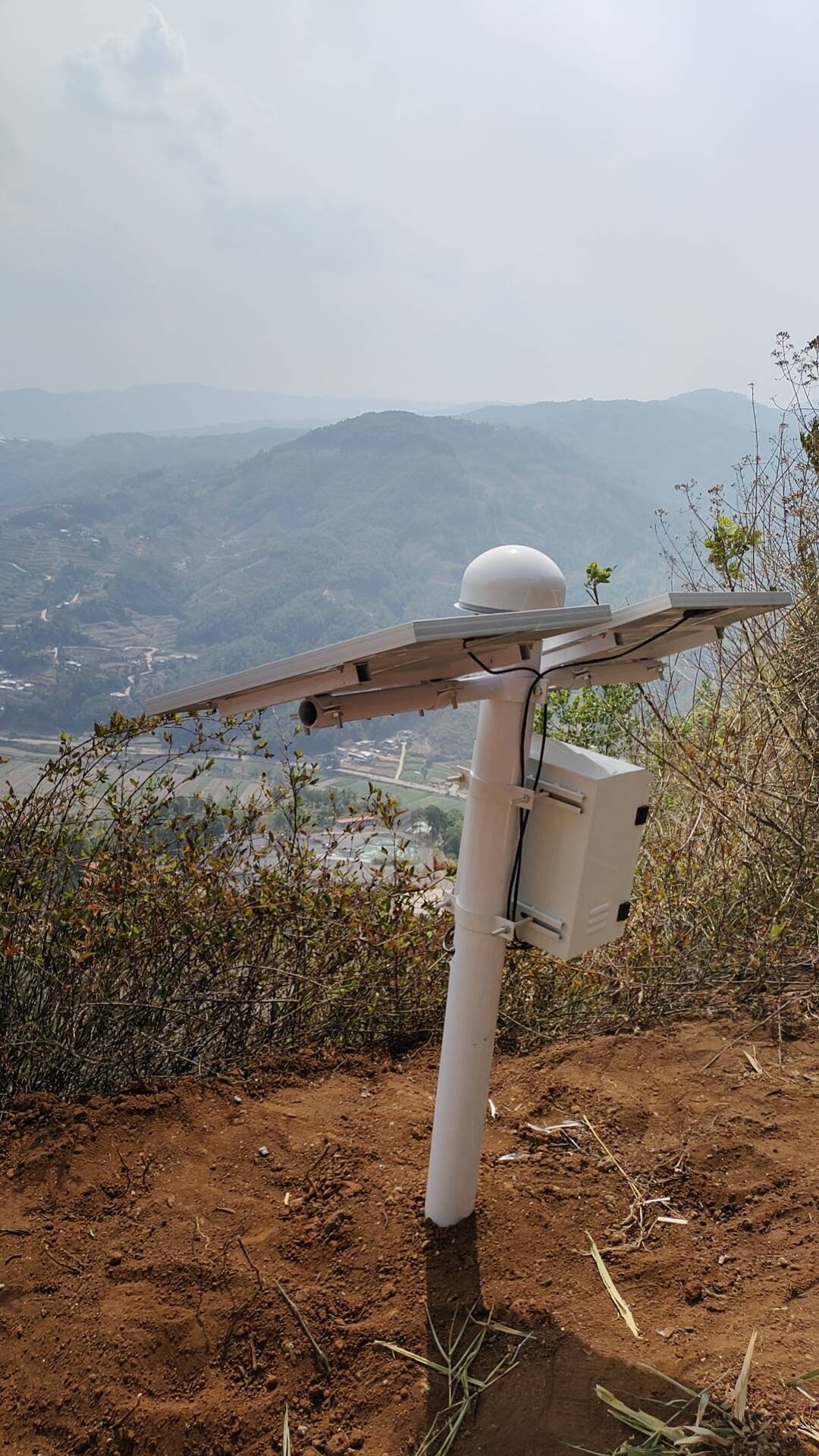 德宏州梁河縣芒東鎮戶那村竹平山采石場位移監測站 (4).jpg
